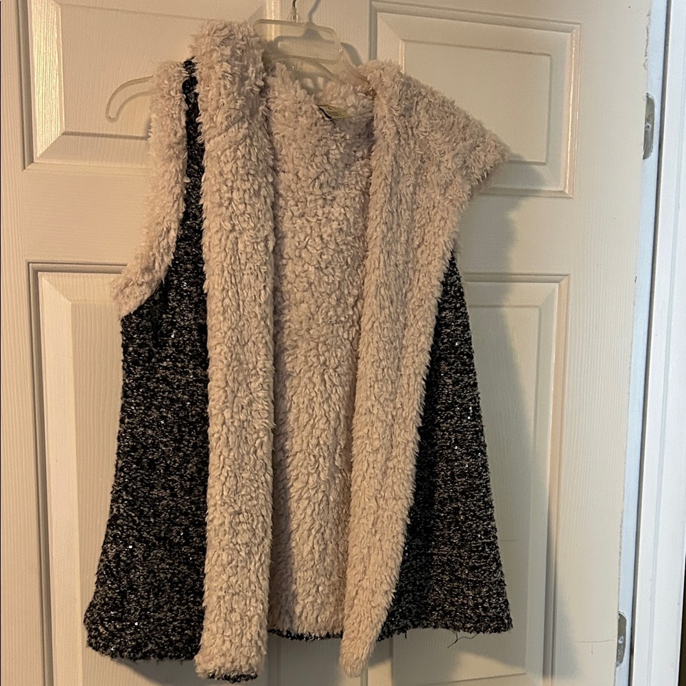 Cozy Black and Cream Sherpa Vest